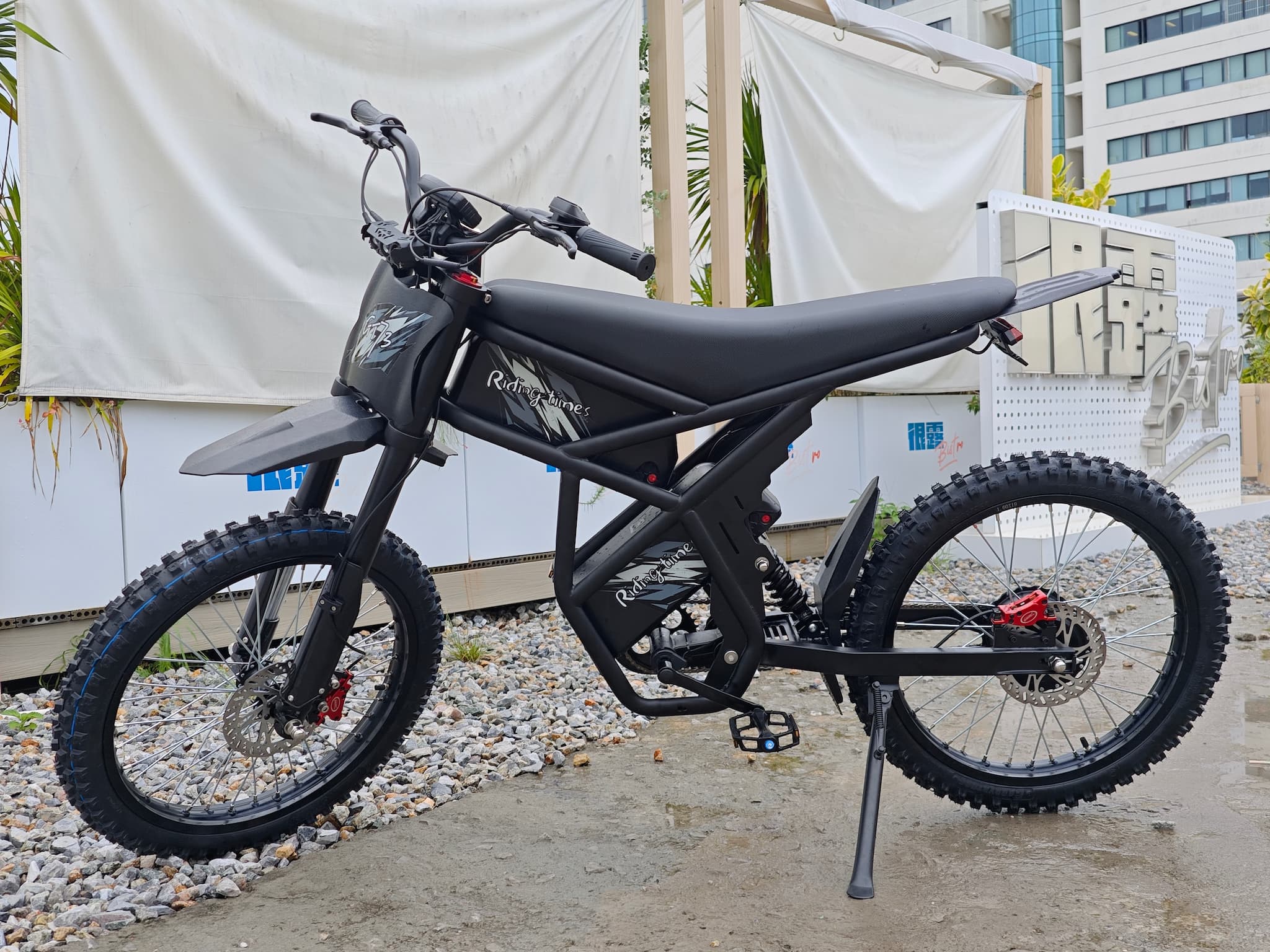 Страничен изглед на Riding Times GT73